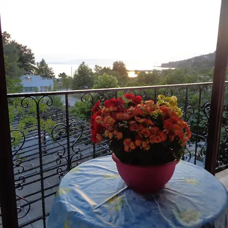 5 Platania Apartment Neo Klima
